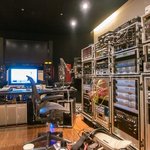 [콜로라도] 요즘 불경기인 어느나라 음악부 장관의 <b>집무실</b>...