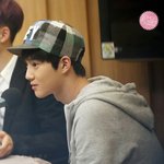 [EXO] 얘들아 이거 모자말고 후드<b>집</b><b>업</b>..