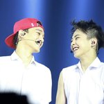 [EXOM] 신문물 접한 김형제.<b>gif</b> (짤 대폭추가)