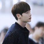 공항에서 분위기뿜는 이종석
