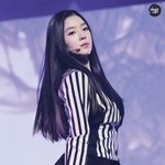 <b>수트</b>도 잘어울리는 레드벨벳 아이린