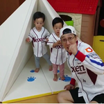 <b>이휘재</b>와 쌍둥이들(서준&amp;서언) 넥센 플레이오프 우승기원영상!