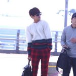 <b>체크</b>바지입고 출국중인 최강창민