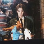 [EXO] 뜬금없는데 세니 이사진