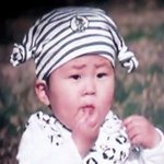 [EXO] <b>슈</b>가족)어어 너 지금 뭐먹는거야!