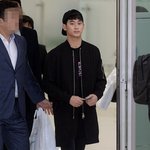 <b>스냅</b>백쓰고 입국중인 김수현