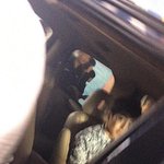 [시우민] 차 안에서 대기중인 시우민