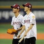 야구장에뜬 훈남 아이돌그룹 멤버들