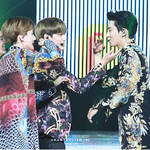 [찬열] 동생한테 우<b>쭈쭈</b> 당하는 찬열잉ㅋㅋㅋ