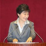 [시사<b>논평</b>] 오만한 청와대, 비겁한 대통령