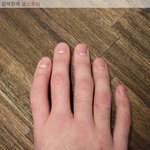 [널스토리] <b>엄지</b>손가락이 매우 긴 사람