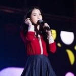 갈수록 <b>여성</b>스러워지는 아이유
