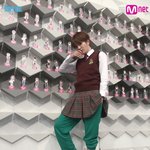 [인피니트] 성종이.. 교복치마에 <b>녹색</b> 츄리닝 바지. ㅋㅋㅋ