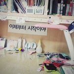[EXO] 아까 <b>책상</b> 올린 애야