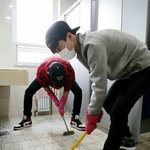[EXO] 수호찬열과 화장실<b>청소</b> vs 세훈어깨빵 당하기