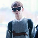 <b>맨투맨</b> 입은 첸...대학생인줄...