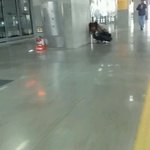 토 하고 안 치우는 한국 여자.jpg
