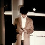 [카이] <b>종인</b>이 핸드폰뒤에 스티커 ㅂ_ㅂ 찾았다!!!!!