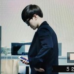 [exo] 어제 일본<b>도착</b>하자마자 핸드폰만 봤대
