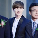 머리내렸을때랑 올렸을때 수호 <b>갭</b>