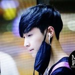 [exo] 레이 이어폰줄 진짜 풀어주고싶다..