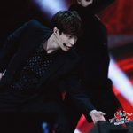 흑발에 <b>수트</b> 입은 男아이돌들