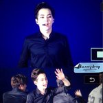 [시우민] 시우민! 검은<b>셔츠</b>너무해!!