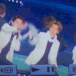 [EXO] 오늘 찬열이랑 <b>세훈이</b> 하트만든거 봄?