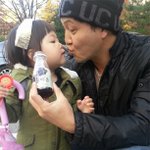 정웅인 딸 <b>다윤</b>이와 뽀뽀하기 1초전