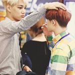 [EXO] 움짤은 아니지만 종인이는 참
