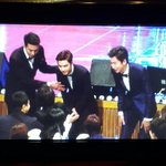 [EXO] 조<b>1</b>인<b>1</b>성님이 경수 인사 시키고 다닌데ㅠㅜ