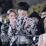 [<b>위너</b>] 신인상 받고 눈을 못떼는 강승윤ㅋㅋㅋ