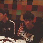 [EXO] 씽이 묵묵히 먹고있다가