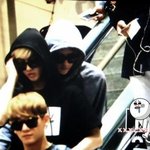 [EXO] 세준 ㄹㅇ 이거봄? 존나 공항에서 <b>연애질</b>