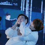 [위너] <b>맏형</b> 백허그에 좋아죽는(?) 막내