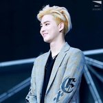 [EXO] 덩치존나큰얘가 딸기우유<b>후</b><b>리스</b>