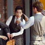 [EXO] 대기업<b>건물</b>을 지나가다 눈을 마주침