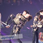 [EXO] 최근에 가장 빵 터진 사진.(<b>feat</b>공중부양발)