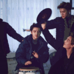 [EXO] <b>화창</b>해도 학교 겨우가는데 비오고 