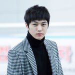 내린머리에 코트입은 인피니트 엘.......