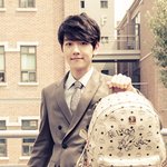 [exo] 각자 고른 가방에 싸인한 엑소~ 누구께 제일예뻐?