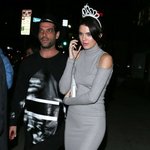 타이트한 옷입은 <b>켄달</b>제너 몸매