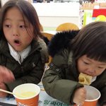 야상트윈룩 입고 어묵 먹방중인 <b>다윤</b>이 ㅎㅎㅎㅎㅎ