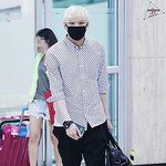 바지 <b>롤</b><b>업</b>해서 입은 男아이돌