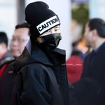 비아이 머리부터 <b>발끝</b>까지 올블랙 공항패션