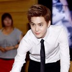 [EXO] 준면이 교복 vs 준면이 <b>정장</b>