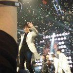 [시우민] '커피민석'<b>에게</b> 손흔들어주는 시우민~