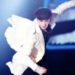 [레이] 어제 <b>무대</b>하고 옷찢어진 씽이ㅠㅠ