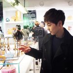 [exo] 방금뜬 <b>민석</b>이 매장사진이나 봐라 ㅋㅋ