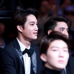 [EXO] 종인이 맨발로 다니면 감기 걸릴텐데